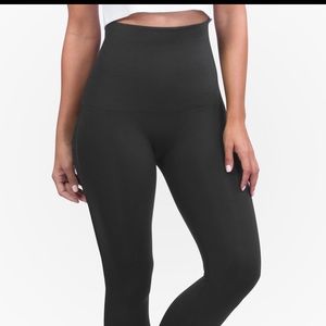 Belly Bandit MOTHER TUCKER
Postpartum Leggings